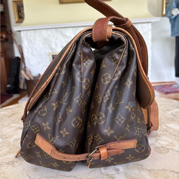 Authentic Louis Vuitton Monogram SAUMUR 43 XL Messenger Bag Unisex - Picture 5 of 15